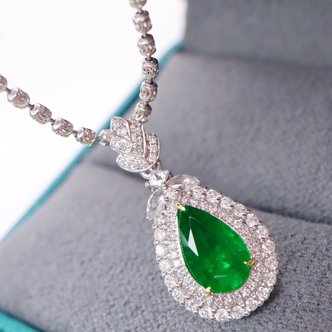 14k Gold 1.45 Ctw Vivid Green Natural Emerald & Diamond Pendant( Without Chain ) - 4