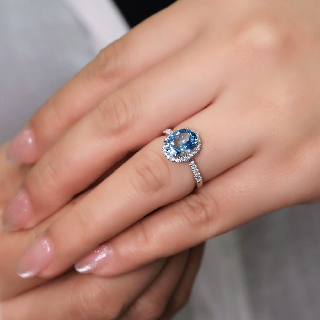 14k Gold 2.00 Ct Natural Aquamarine & Diamond Ring - 4