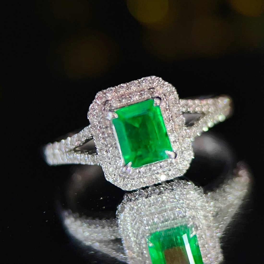 14k Gold 0.98 Ctw Vivid Green Natural Emerald & Diamond Ring - 2