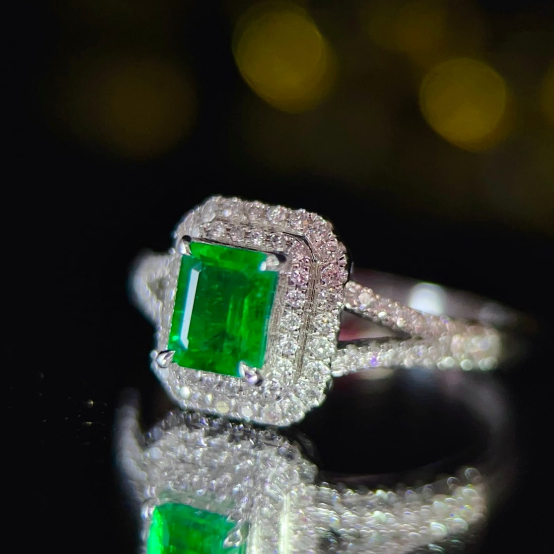 14k Gold 0.98 Ctw Vivid Green Natural Emerald & Diamond Ring - 4