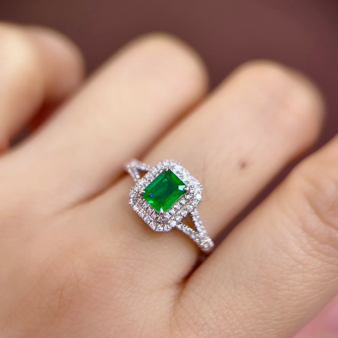 14k Gold 0.98 Ctw Vivid Green Natural Emerald & Diamond Ring - 6