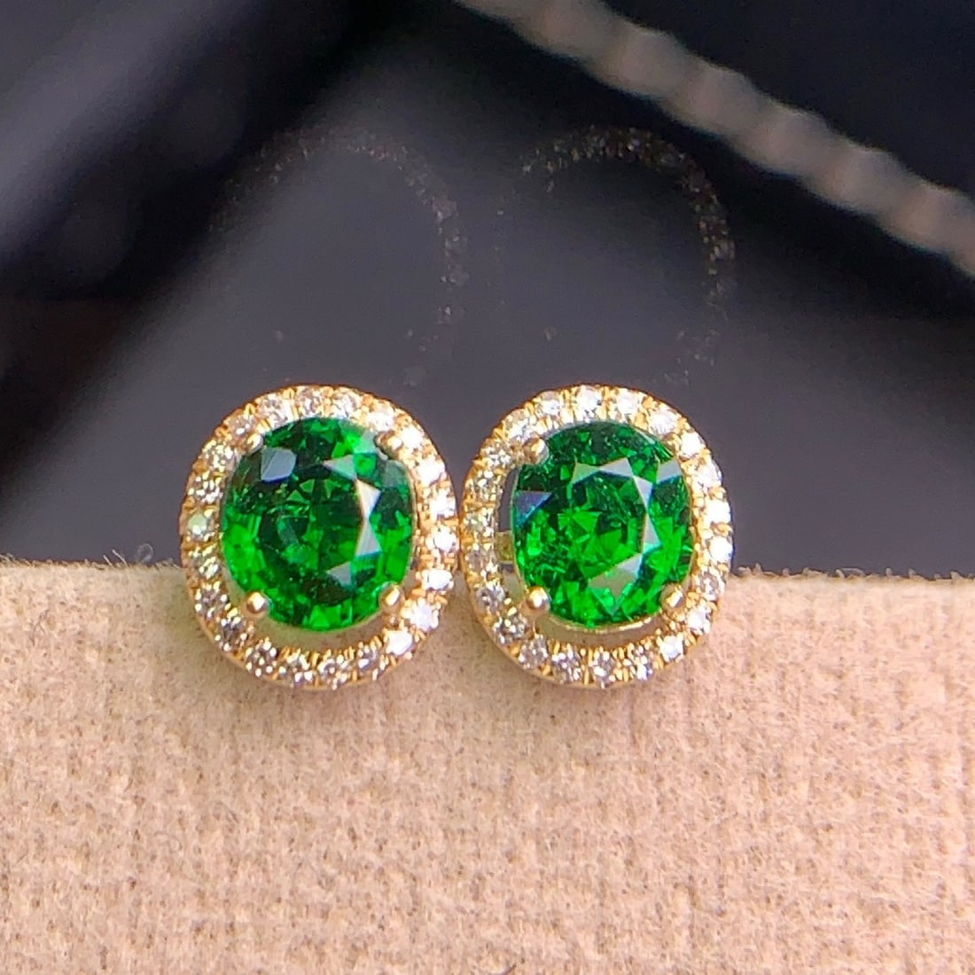 14k Gold 1.45 Ct Vivid Green Natural Tsavorite & Diamond Earrings - 8
