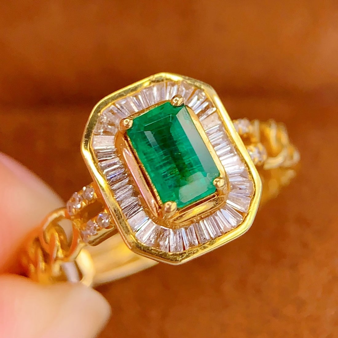 14k Gold 0.8 Ct Vivid Green Natural Emerald & Diamond Ring - 3