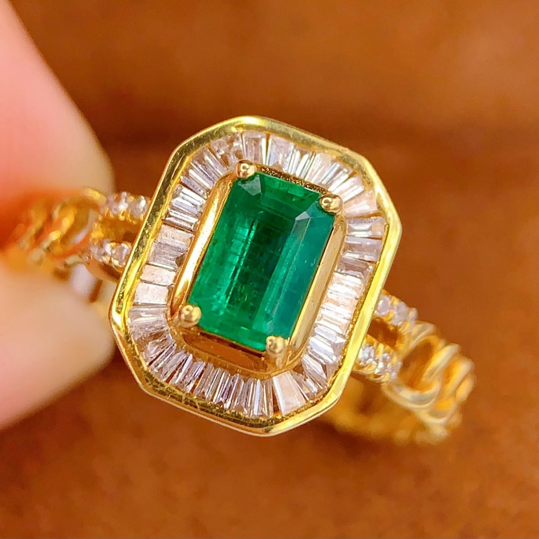 14k Gold 0.8 Ct Vivid Green Natural Emerald & Diamond Ring - 5