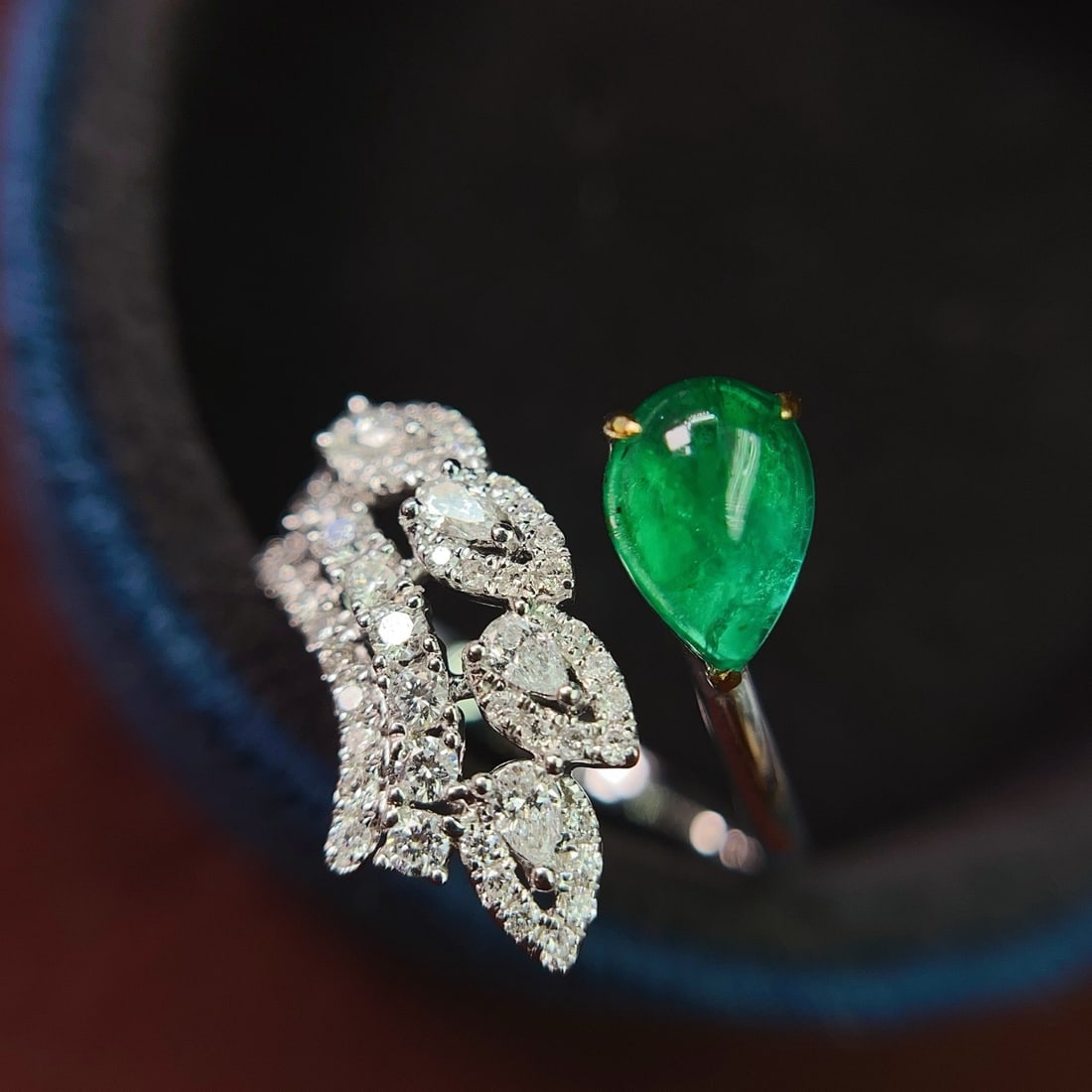 14k Gold 1.05 Ct Natural Emerald & Diamond Ring - 3