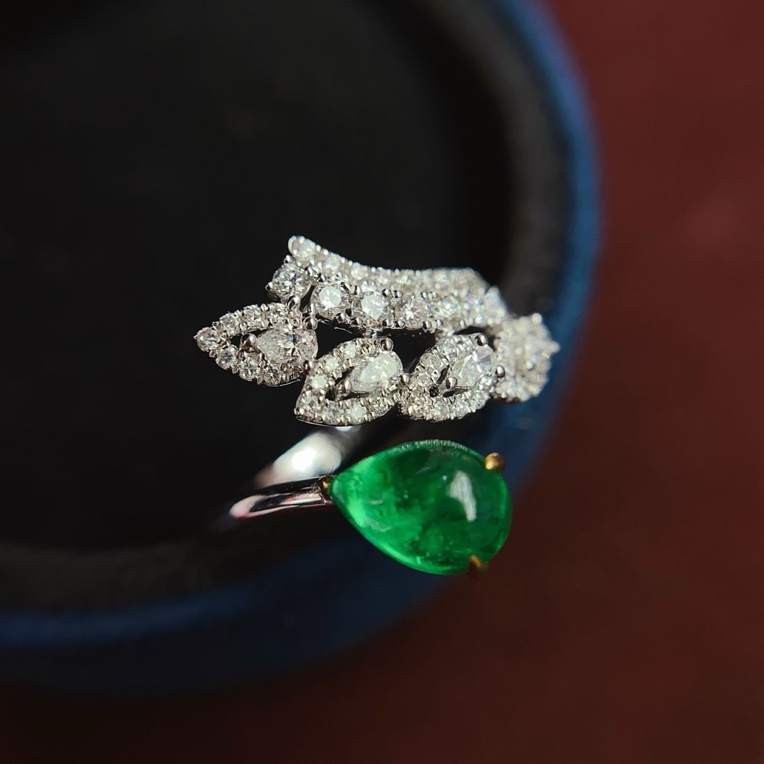 14k Gold 1.05 Ct Natural Emerald & Diamond Ring - 4