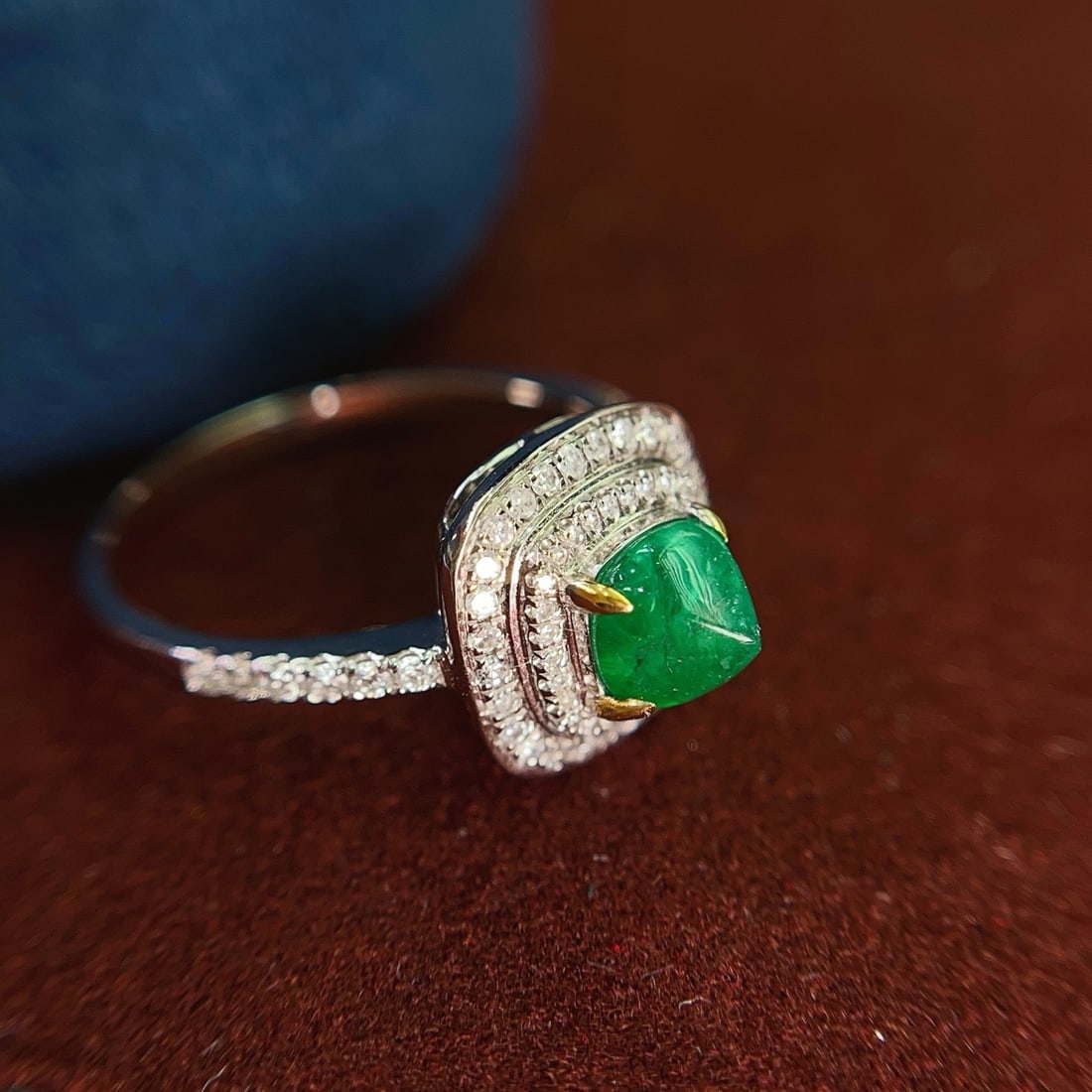 14k Gold 0.85 Ct Vivid Green Natural Emerald & Diamond Ring - 2