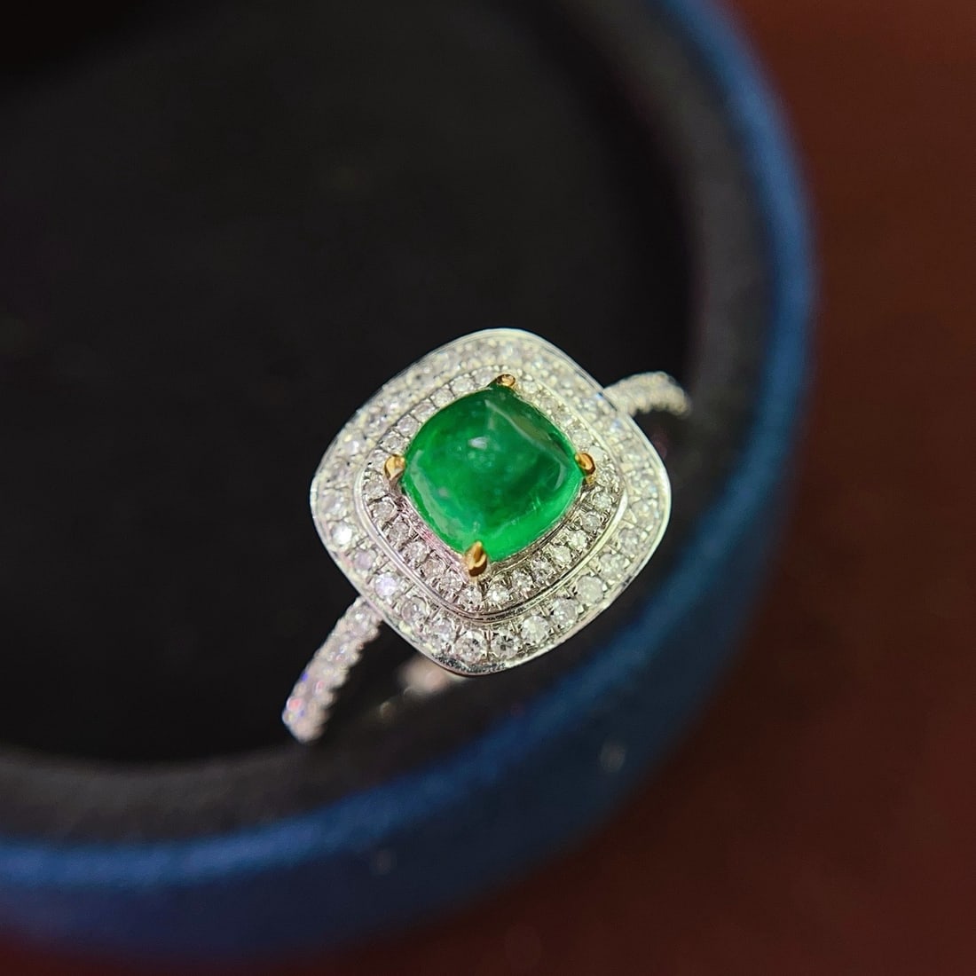 14k Gold 0.85 Ct Vivid Green Natural Emerald & Diamond Ring - 3