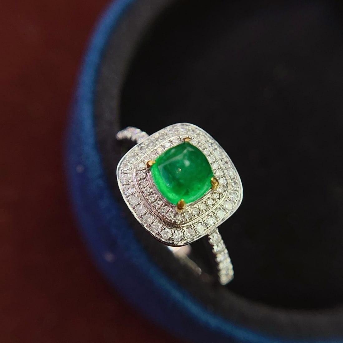 14k Gold 0.85 Ct Vivid Green Natural Emerald & Diamond Ring - 4