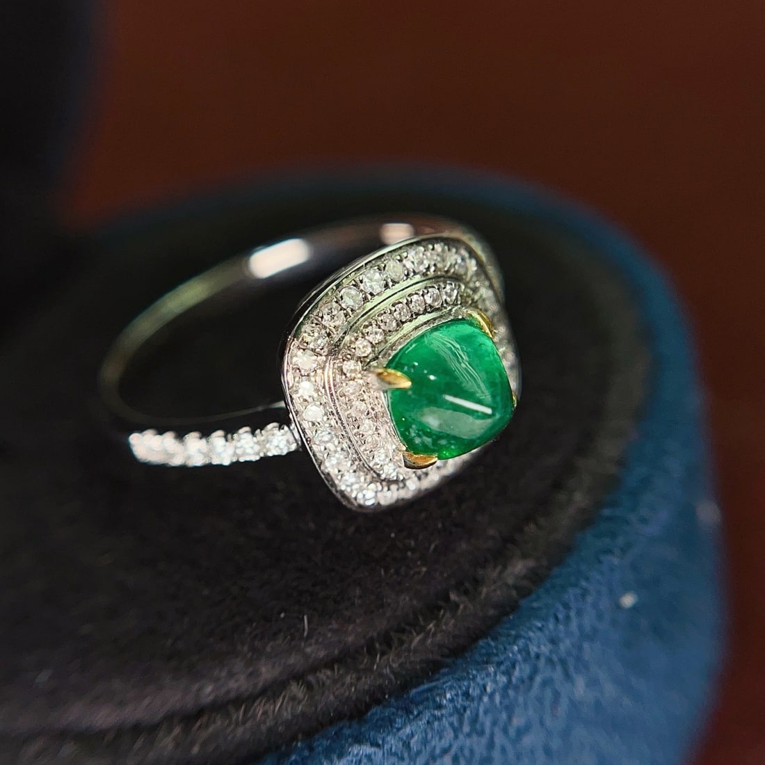 14k Gold 0.85 Ct Vivid Green Natural Emerald & Diamond Ring - 5