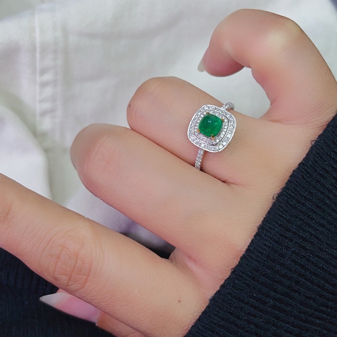 14k Gold 0.85 Ct Vivid Green Natural Emerald & Diamond Ring - 6