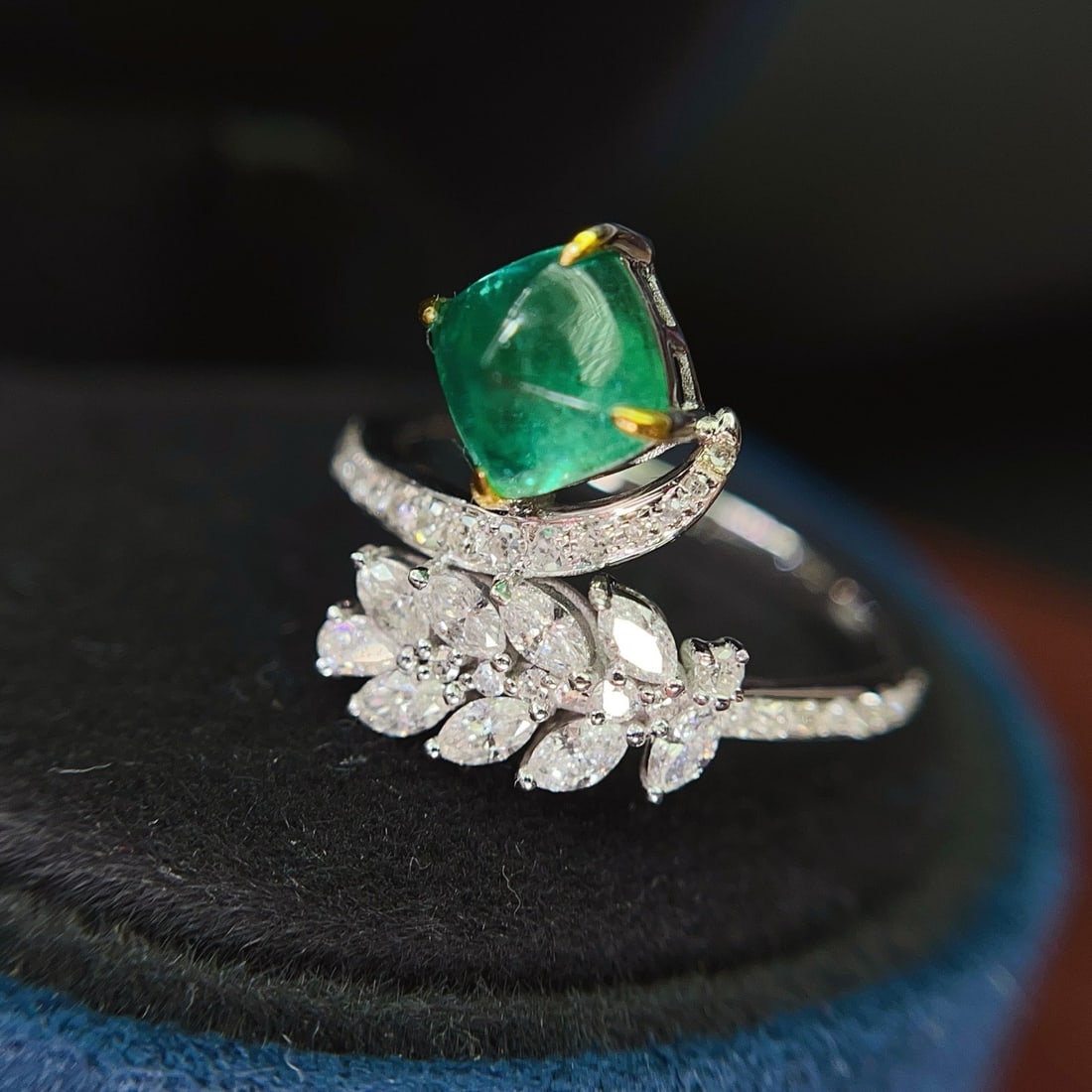 14k Gold 1.30 Ct Natural Emerald & Diamond Ring - 4