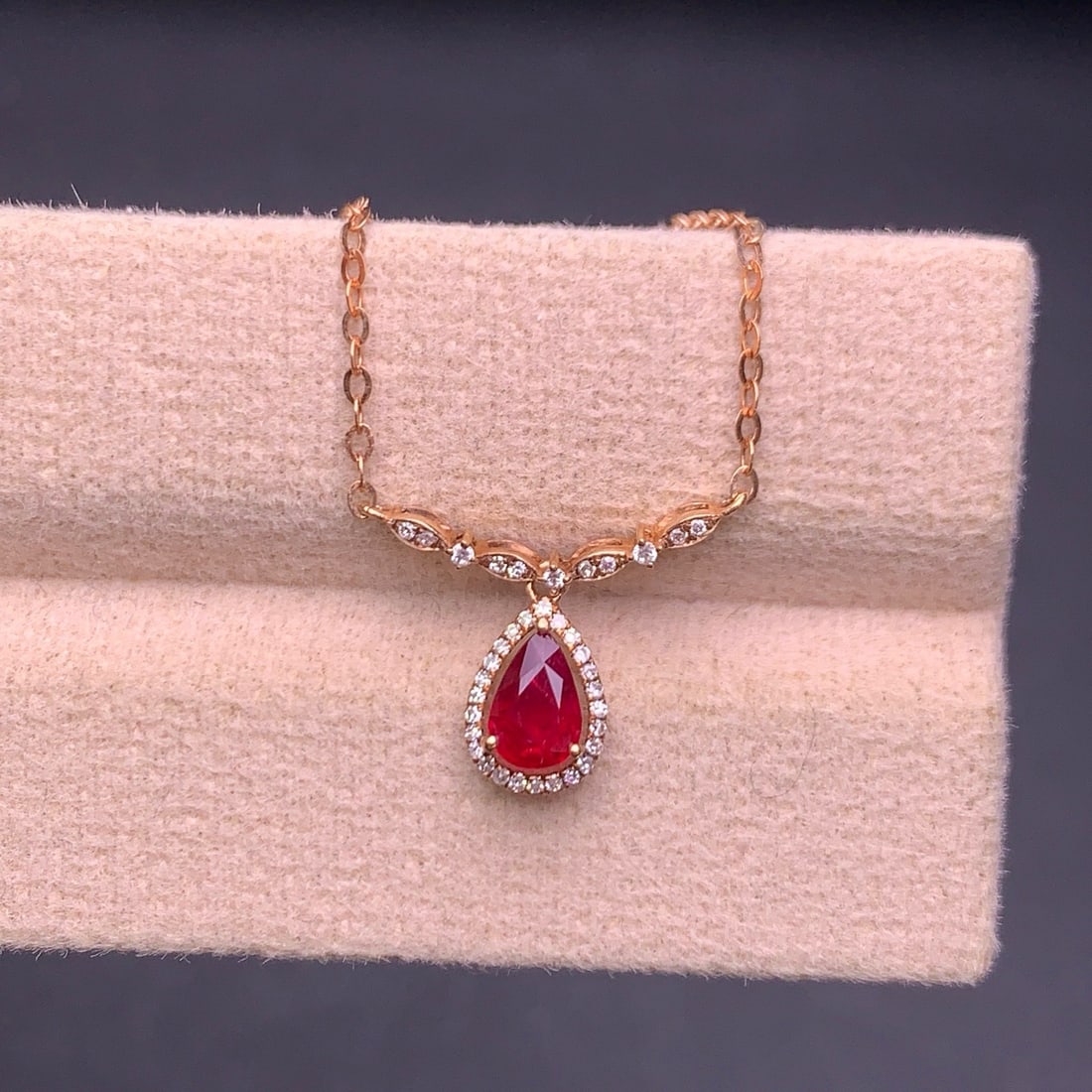 14k Gold 0.5 Ct Natural Ruby & Diamond Necklace: Ref:231102185 // gold content:14k gold // main gemstone:ruby // shape:pear // carat weight:0. 5ct // color:pigeonblood red // treatment:natural // // adjacent gemstone 2 : diamond // shape:round //