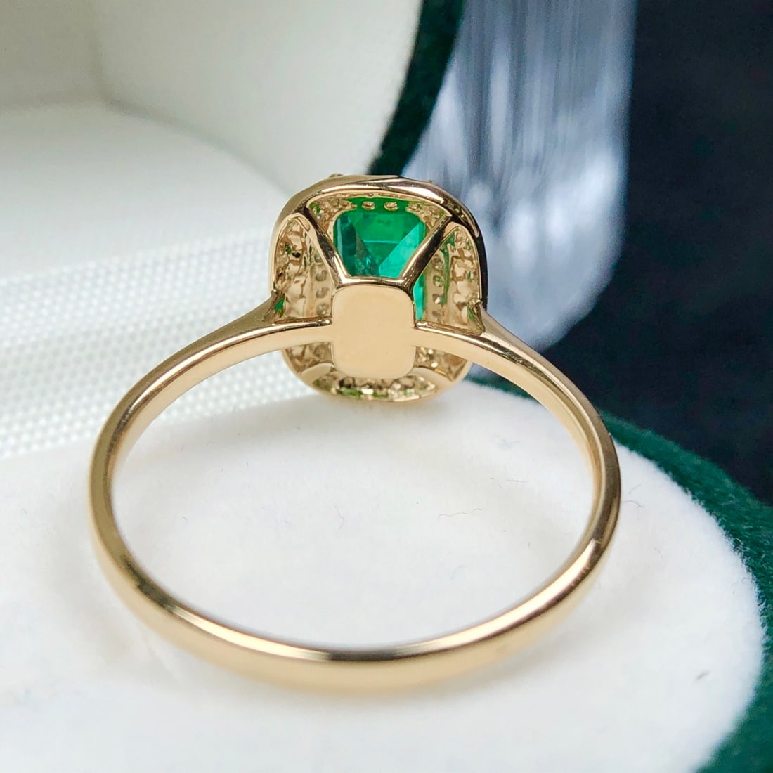 14k Gold 0.95 Ctw Vivid Green Natural Emerald & Diamond Ring - 8