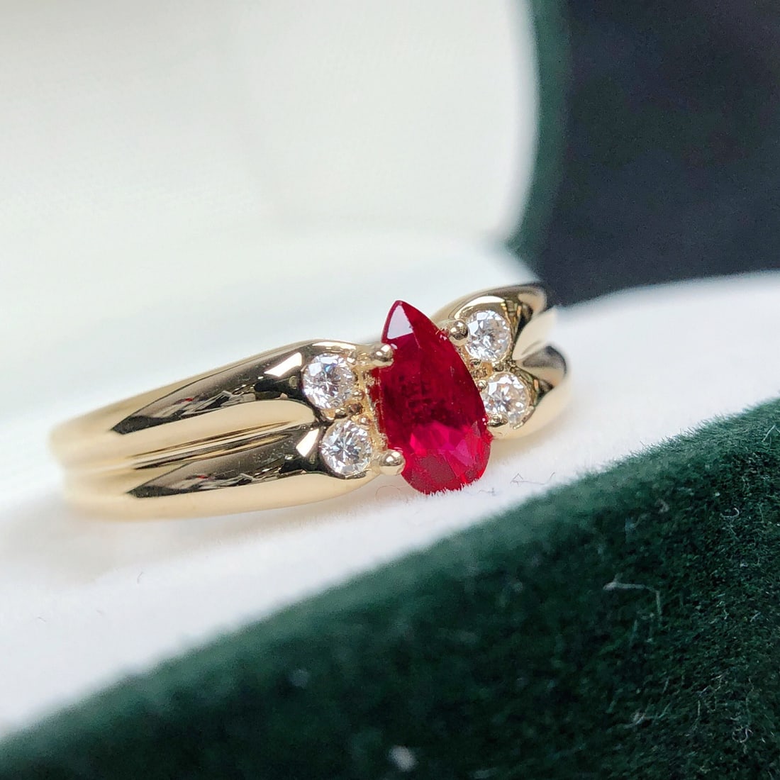 14k Gold 0.70 Ctw Vivid Red Natural Ruby & Diamond Ring - 2