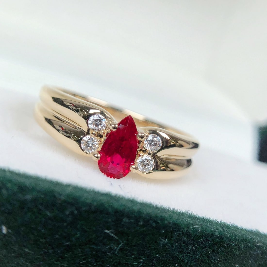 14k Gold 0.70 Ctw Vivid Red Natural Ruby & Diamond Ring - 4