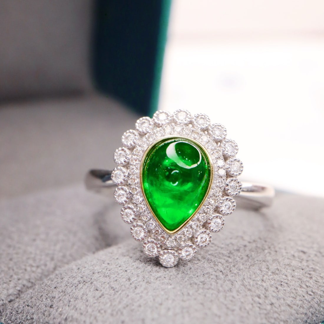 14k Gold 1.46 Ctw Vivid Green Natural Emerald & Diamond Ring - 3