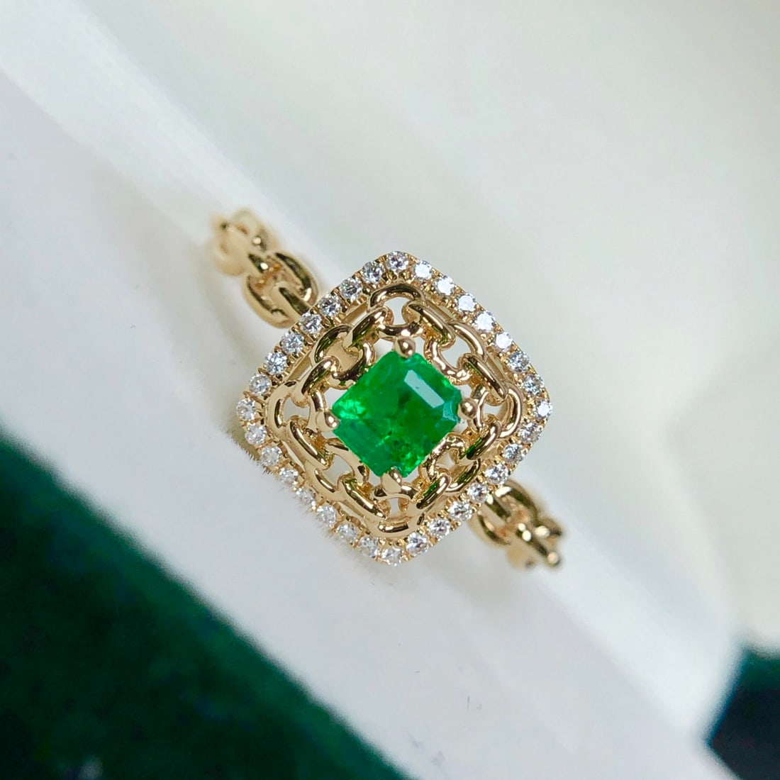 14k Gold 0.39 Ctw Vivid Green Natural Emerald & Diamond Ring - 7
