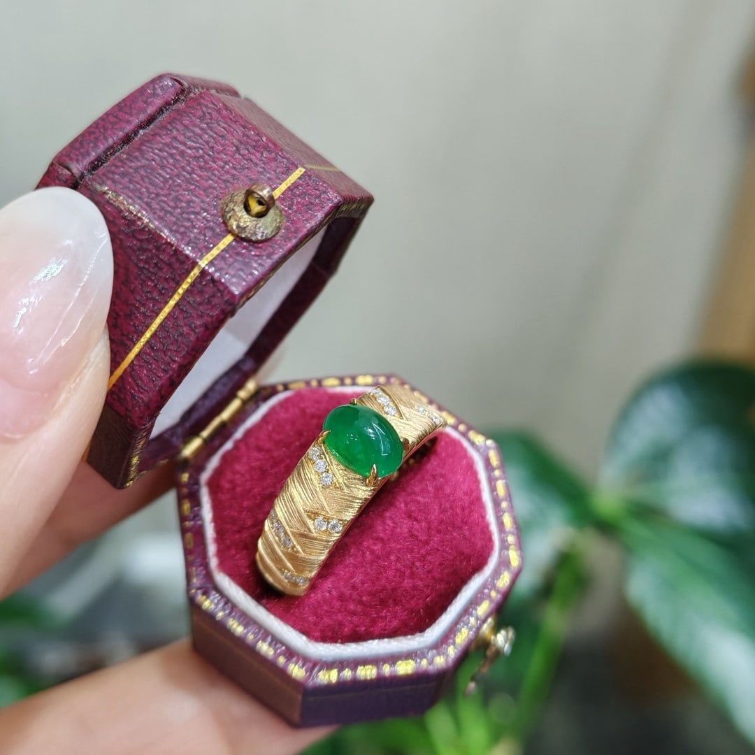 14k Gold 0.9 Ct Vivid Green Natural Emerald & Diamond Ring - 2