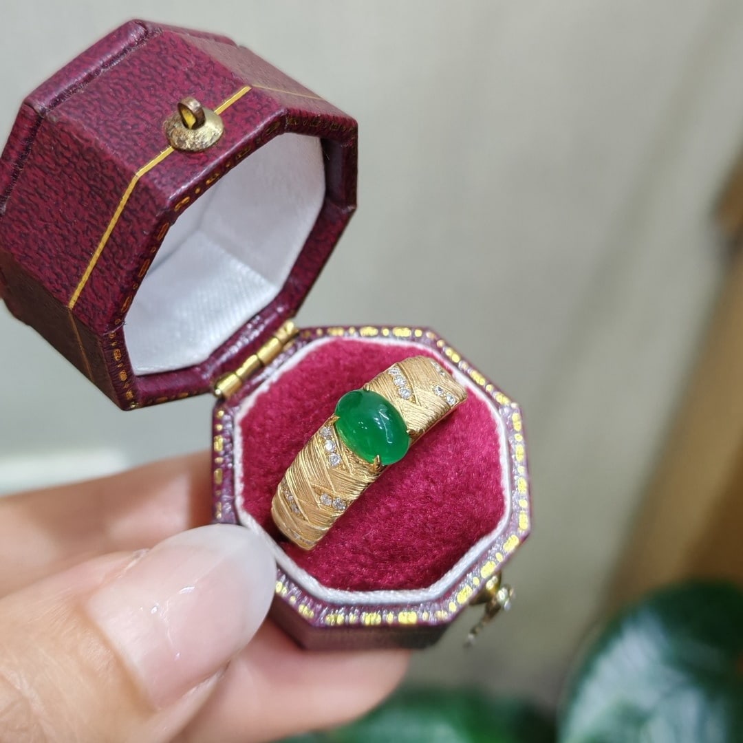 14k Gold 0.9 Ct Vivid Green Natural Emerald & Diamond Ring - 3
