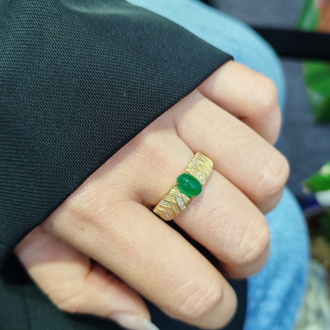 14k Gold 0.9 Ct Vivid Green Natural Emerald & Diamond Ring - 4