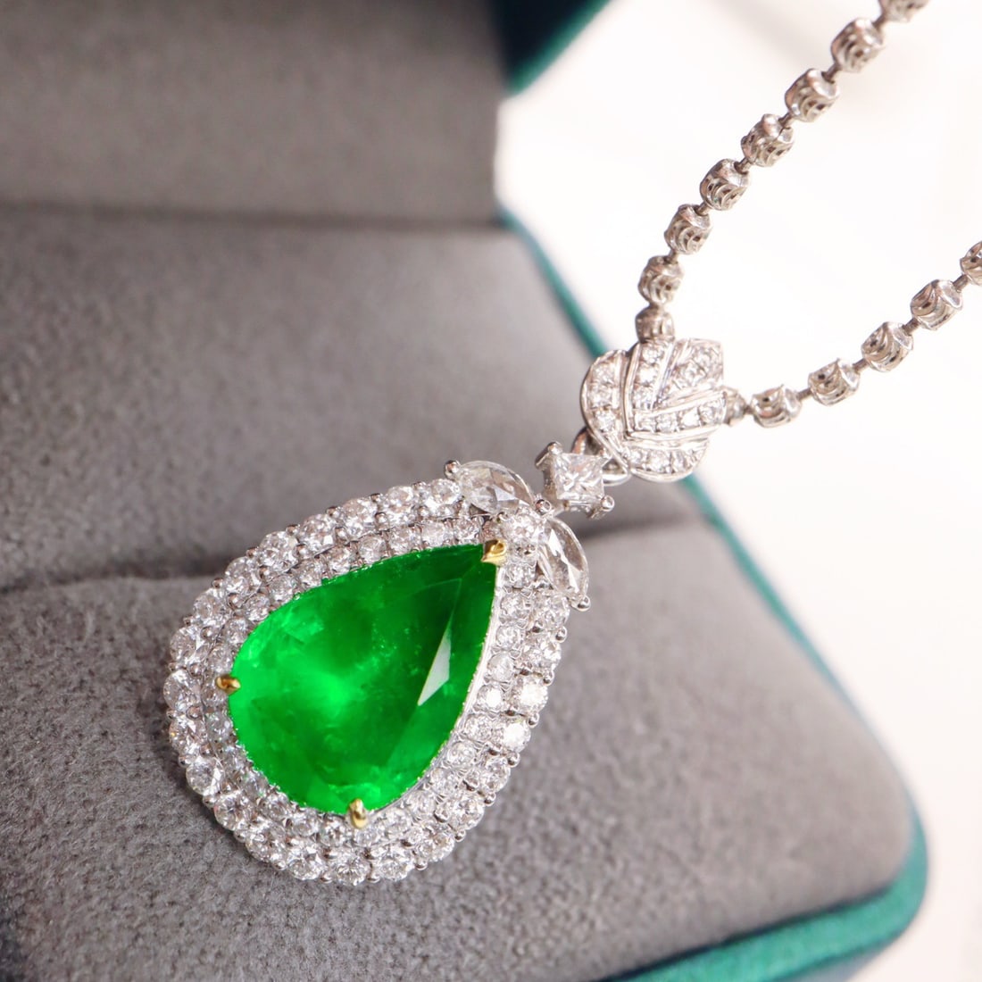14k Gold 2.91 Ctw Vivid Green Natural Emerald & Diamond Pendant( Without Chain ) - 2