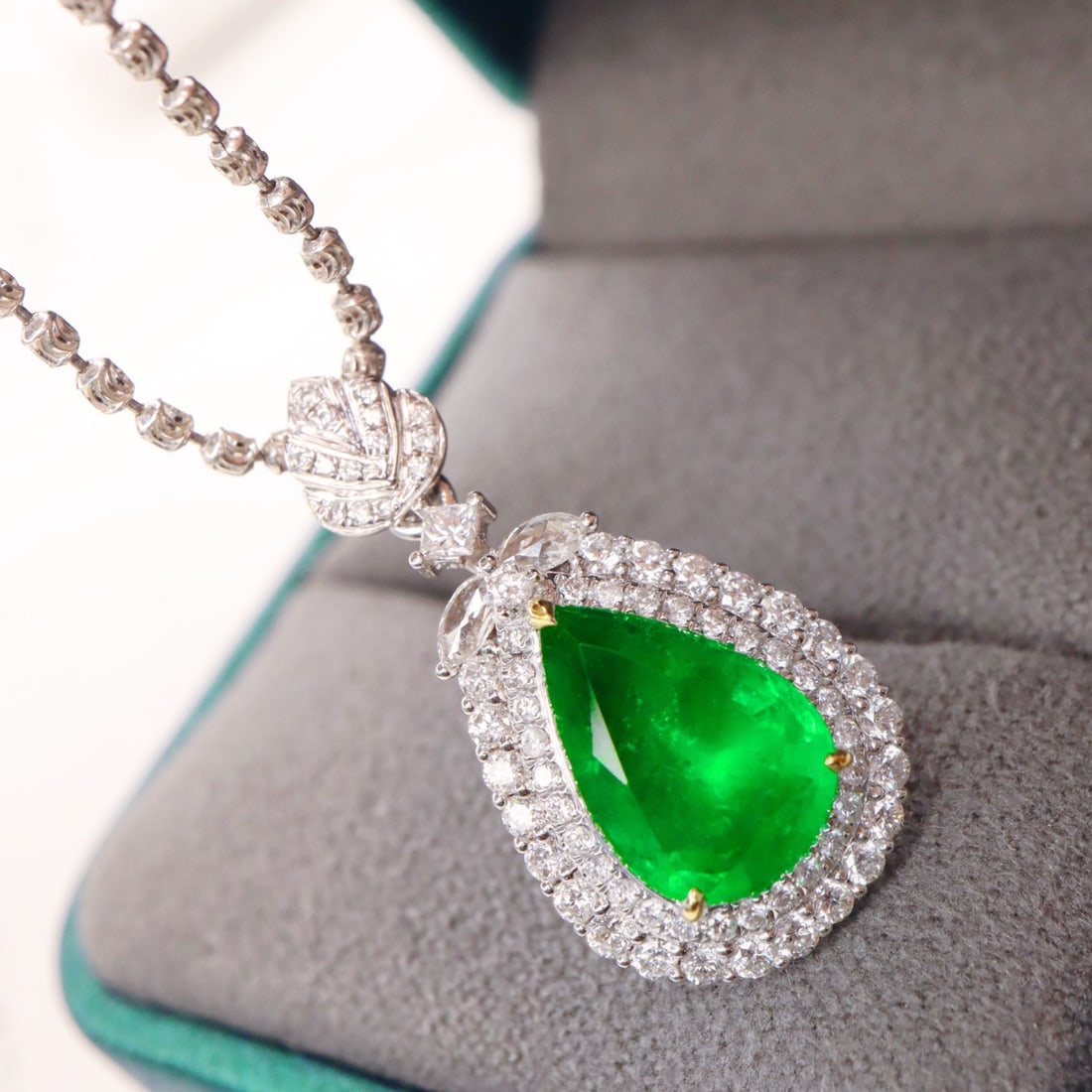 14k Gold 2.91 Ctw Vivid Green Natural Emerald & Diamond Pendant( Without Chain ) - 4