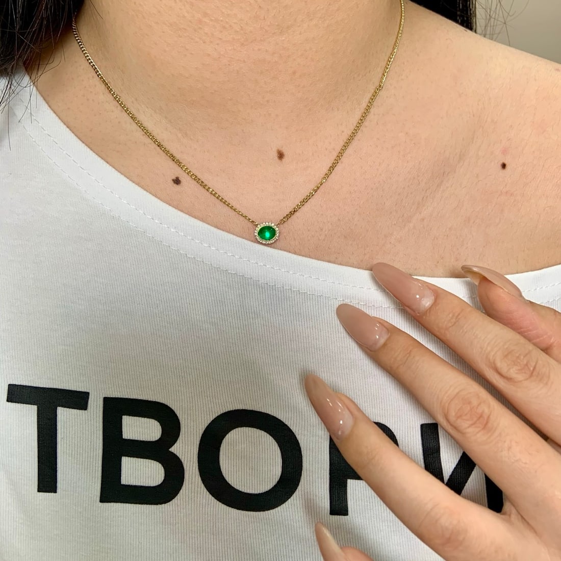 14k Gold 0.86 Ctw Vivid Green Natural Emerald & Diamond Necklace - 3