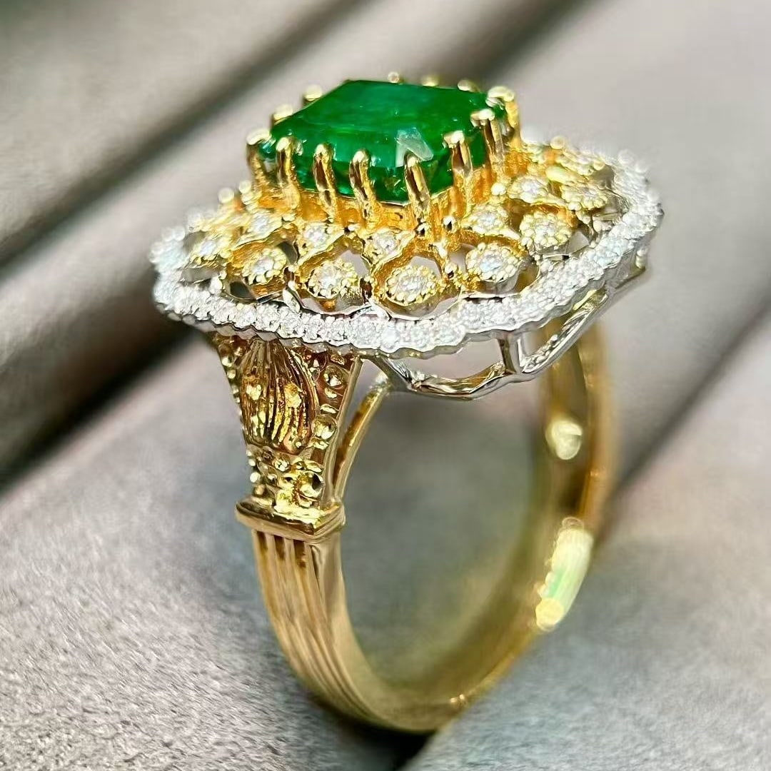 14k Gold 2.20 Ctw Vivid Green Natural Emerald & Diamond Ring - 3