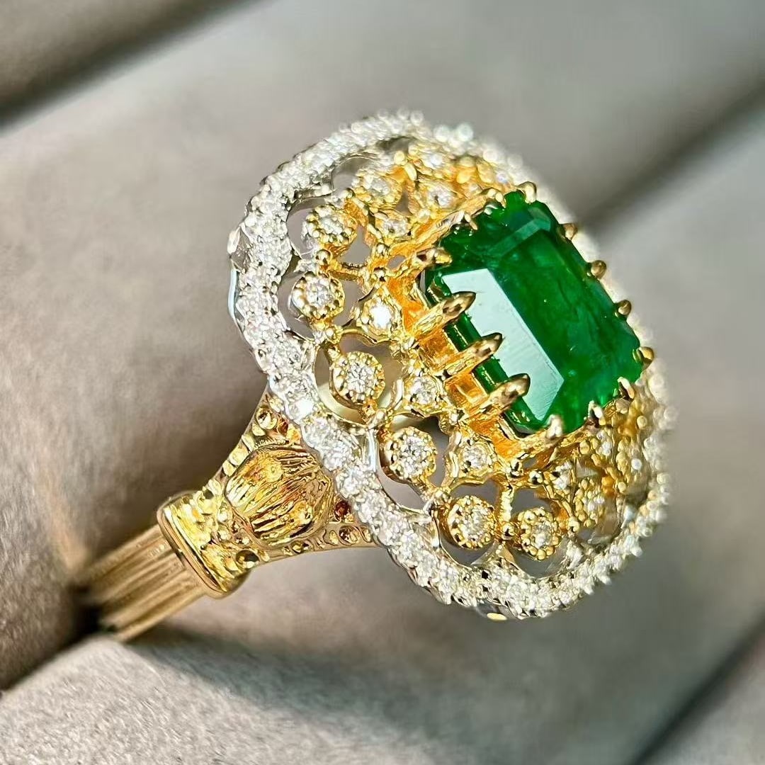 14k Gold 2.20 Ctw Vivid Green Natural Emerald & Diamond Ring - 4