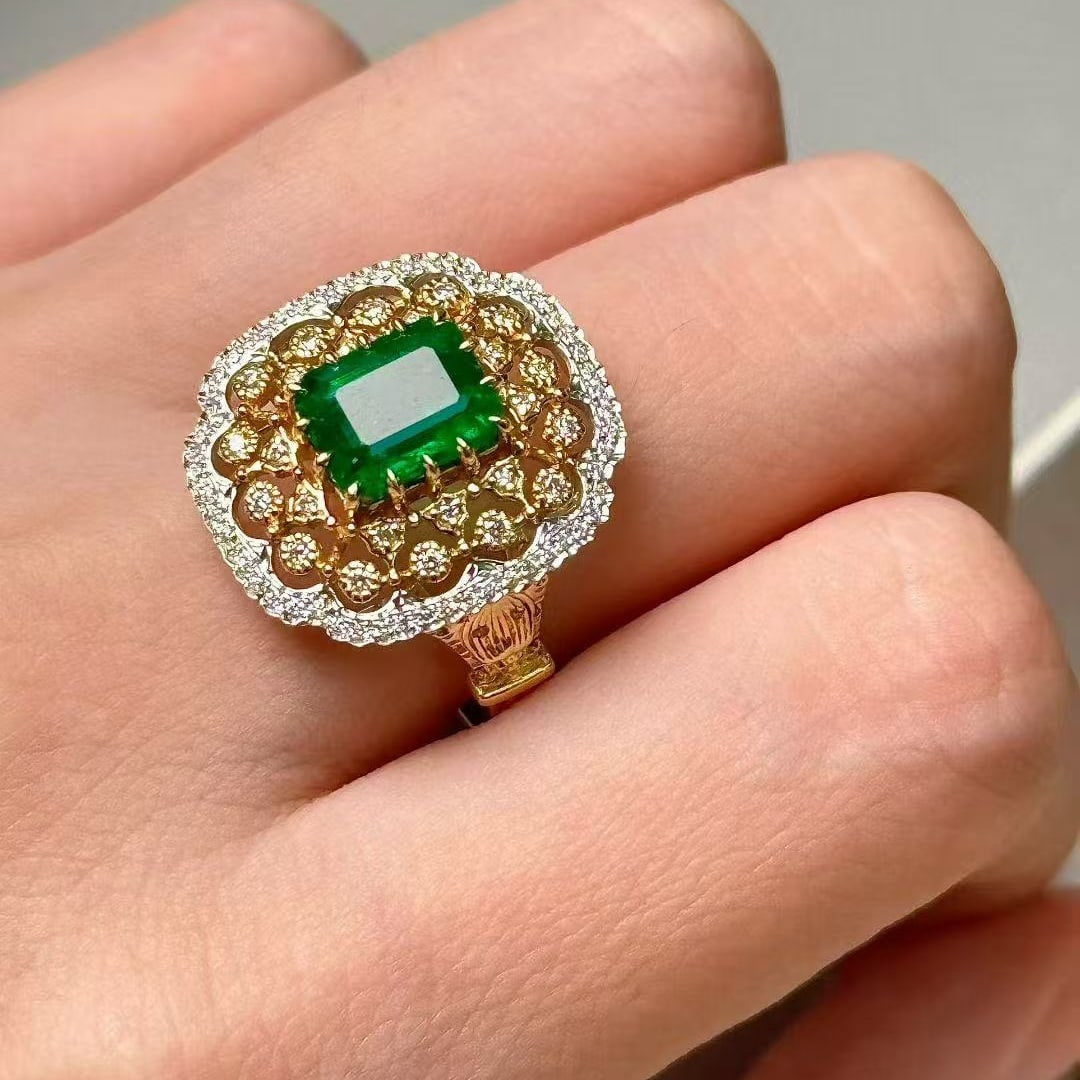 14k Gold 2.20 Ctw Vivid Green Natural Emerald & Diamond Ring - 6