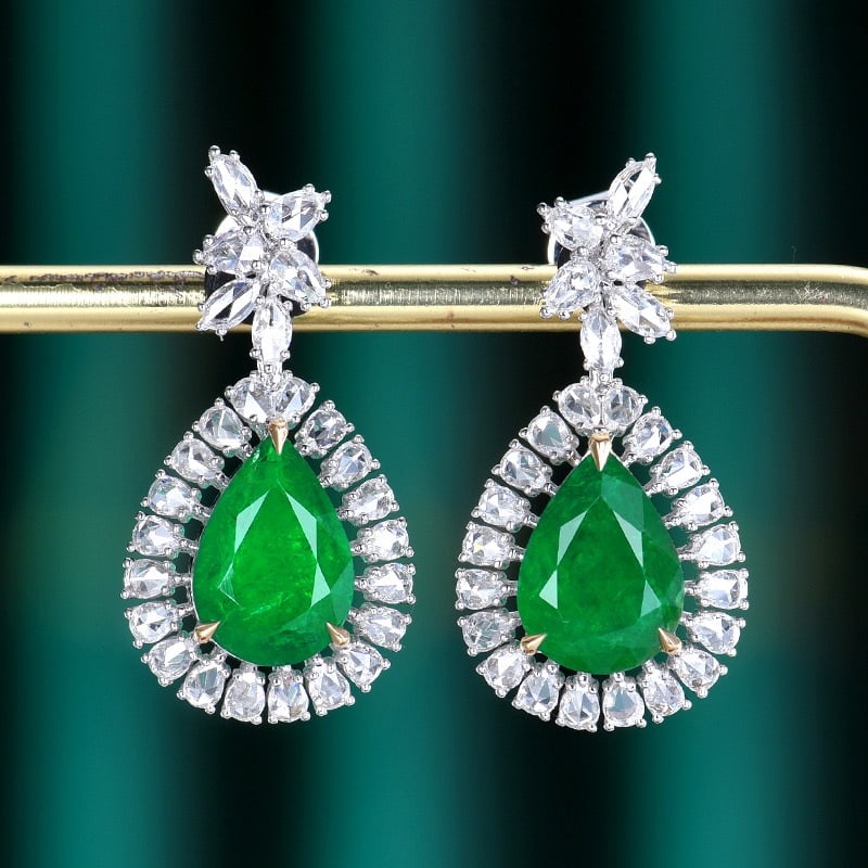 14k Gold 3.82 Ctw Vivid Green Natural Emerald & Diamond Earrings: Ref:231102285 // gold content:14k gold // main gemstone:emerald // shape:pear // carat weight:2. 63ct // color:vivid green // treatment:natural // // adjacent gemstone 2 : diamond // number of