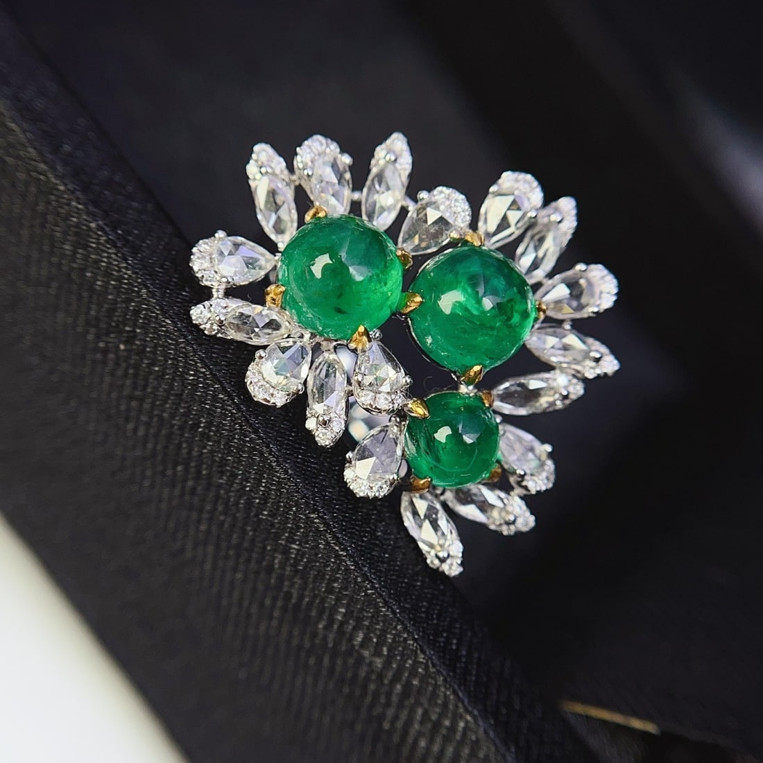 14k Gold 3.65 Ct Vivid Green Natural Emerald & Diamond Ring - 5