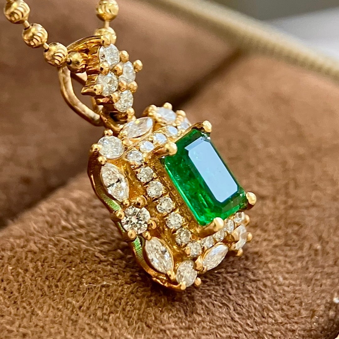14k Gold 1.20 Ctw Vivid Green Natural Emerald & Diamond Pendant( Without Chain ) - 3