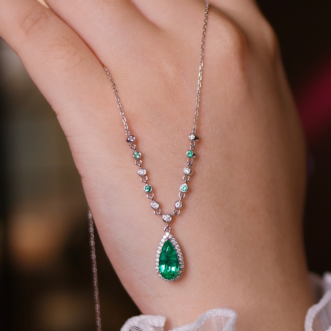 14k Gold 1.47 Ctw Vivid Green Natural Emerald & Diamond Necklace - 3