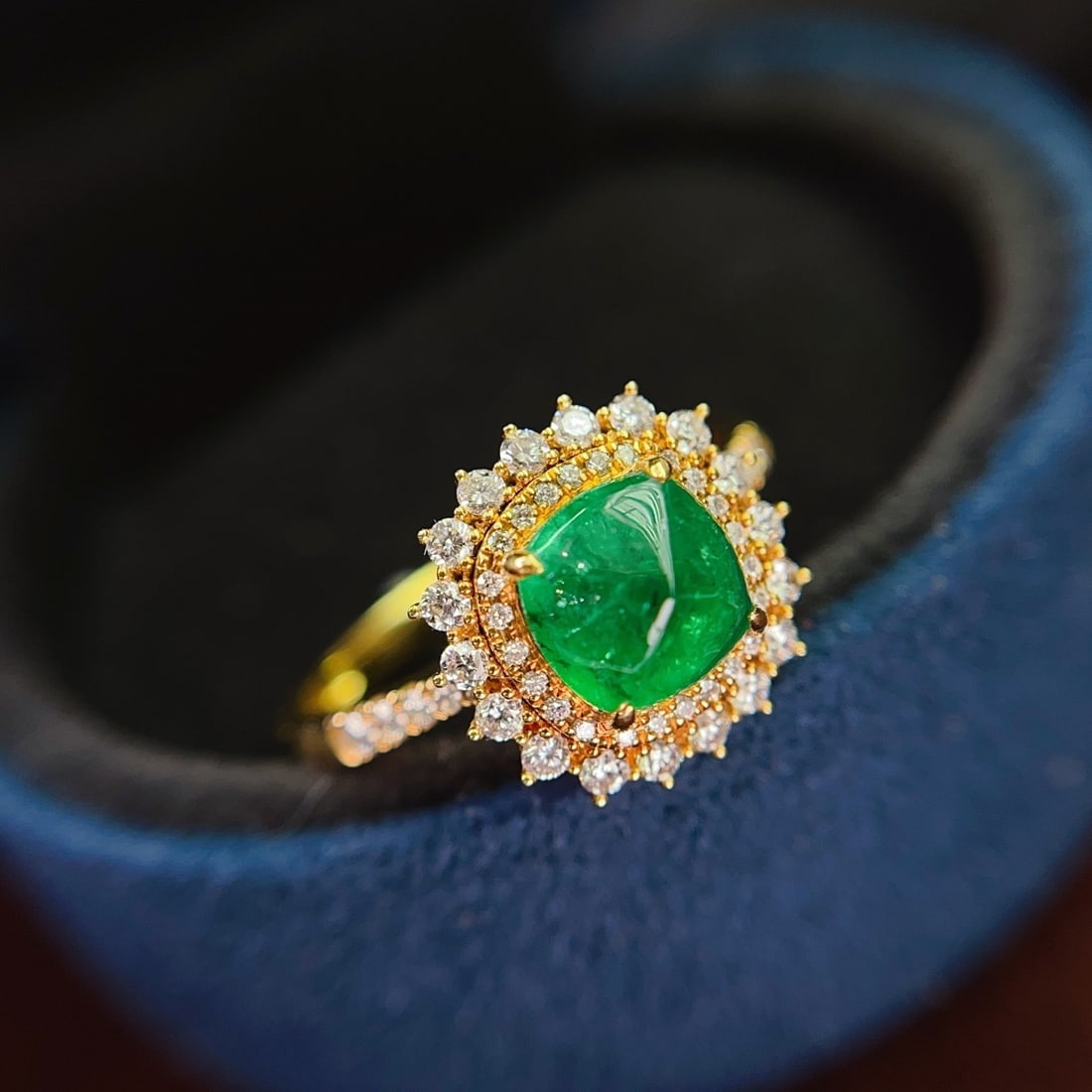 14k Gold 1.35 Ct Vivid Green Natural Emerald & Diamond Ring - 2