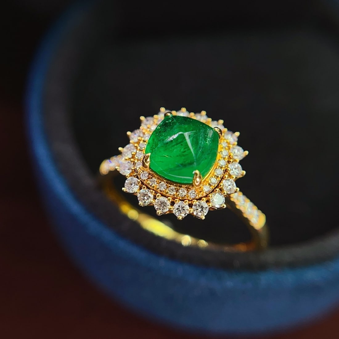 14k Gold 1.35 Ct Vivid Green Natural Emerald & Diamond Ring - 3