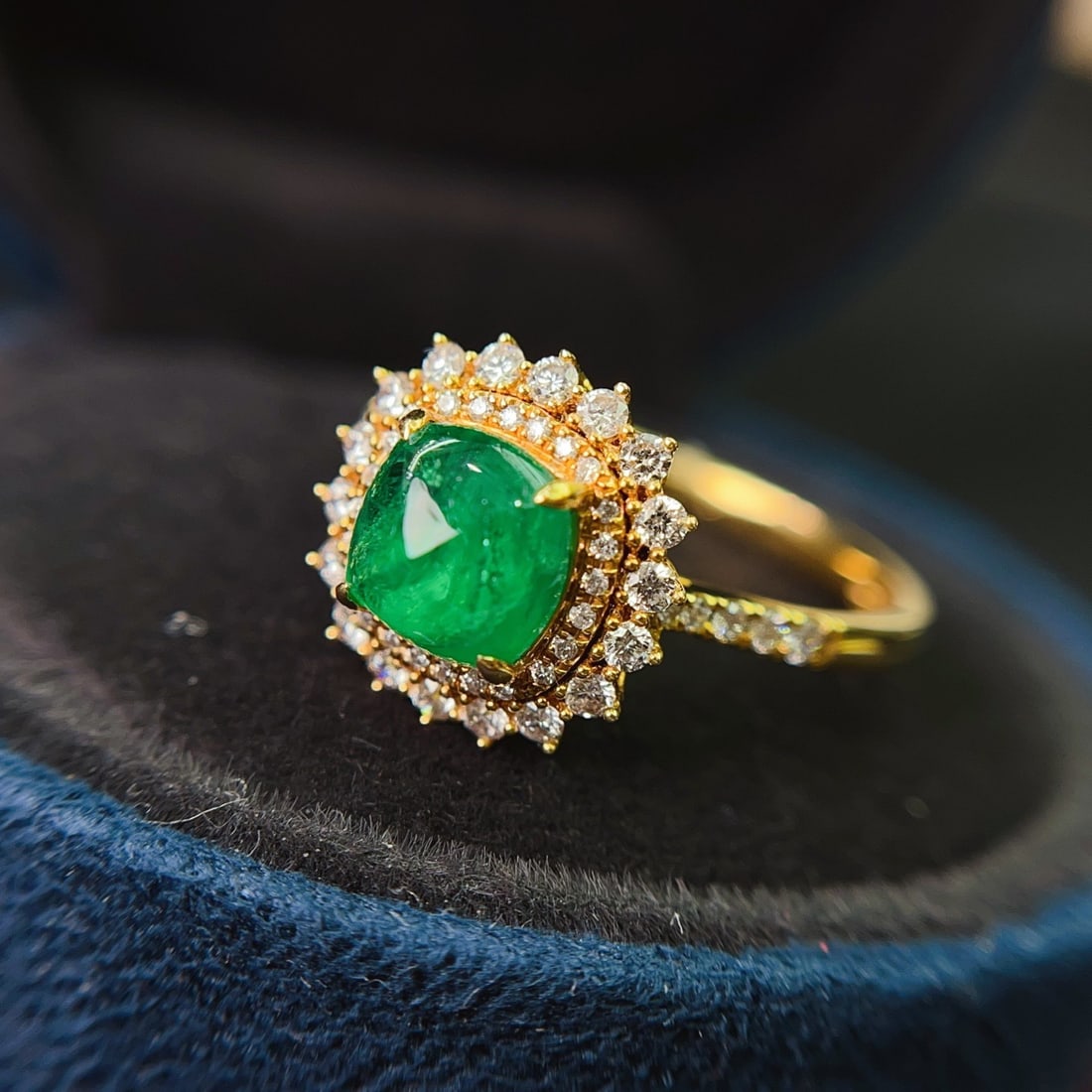 14k Gold 1.35 Ct Vivid Green Natural Emerald & Diamond Ring - 4
