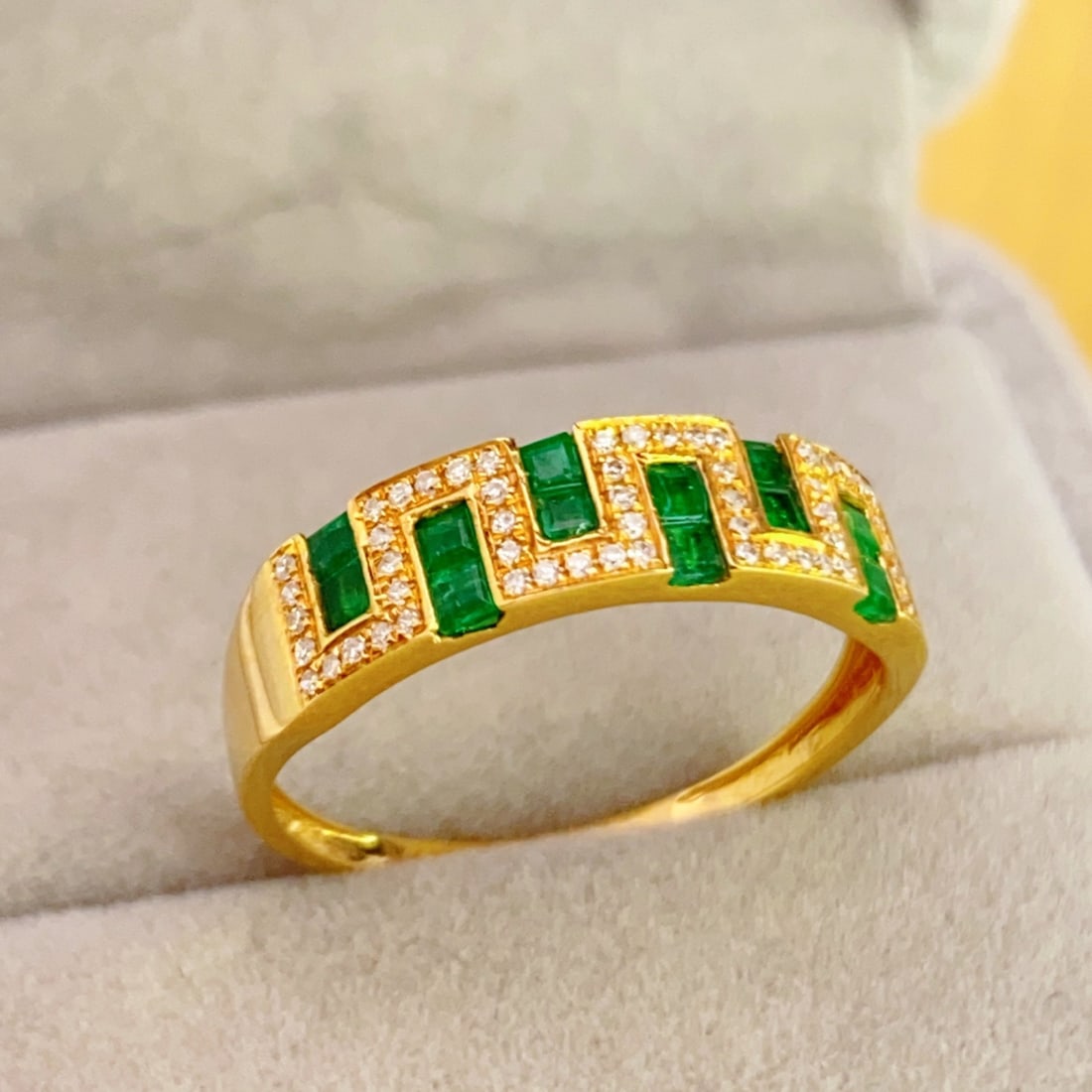14k Gold 0.80 Ct Natural Emerald & Diamond Ring - 2