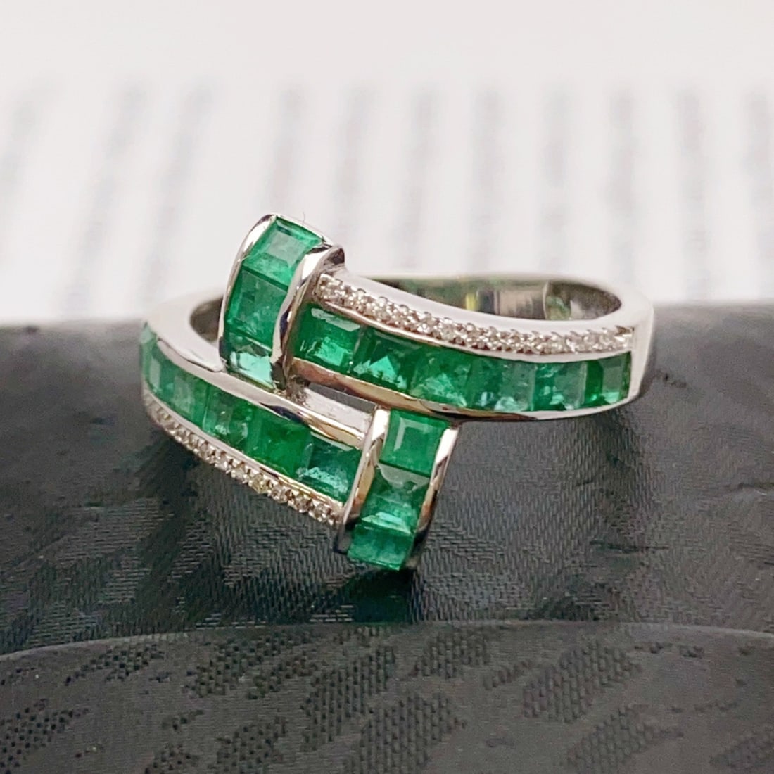 14k Gold 2.00 Ct Natural Emerald & Diamond Ring - 2