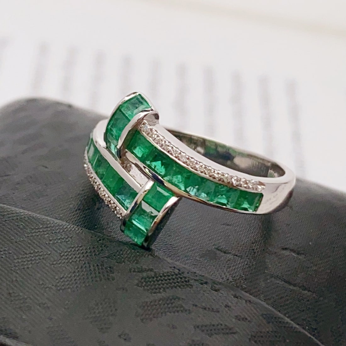 14k Gold 2.00 Ct Natural Emerald & Diamond Ring - 3