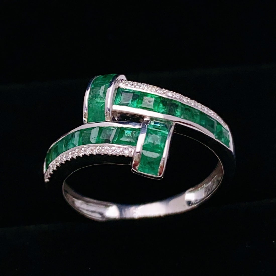 14k Gold 2.00 Ct Natural Emerald & Diamond Ring - 5