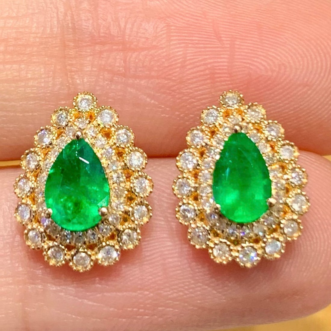 14k Gold 0.8 Ct Vivid Green Natural Emerald & Diamond Earrings - 5