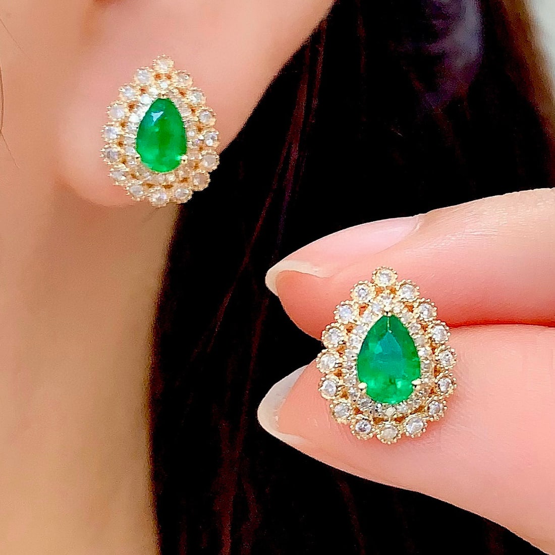 14k Gold 0.8 Ct Vivid Green Natural Emerald & Diamond Earrings - 6