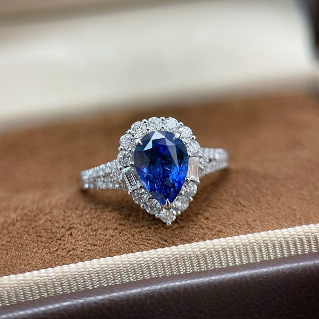 14k Gold 2.1 Ct Natural Sapphire & Diamond Ring - 2