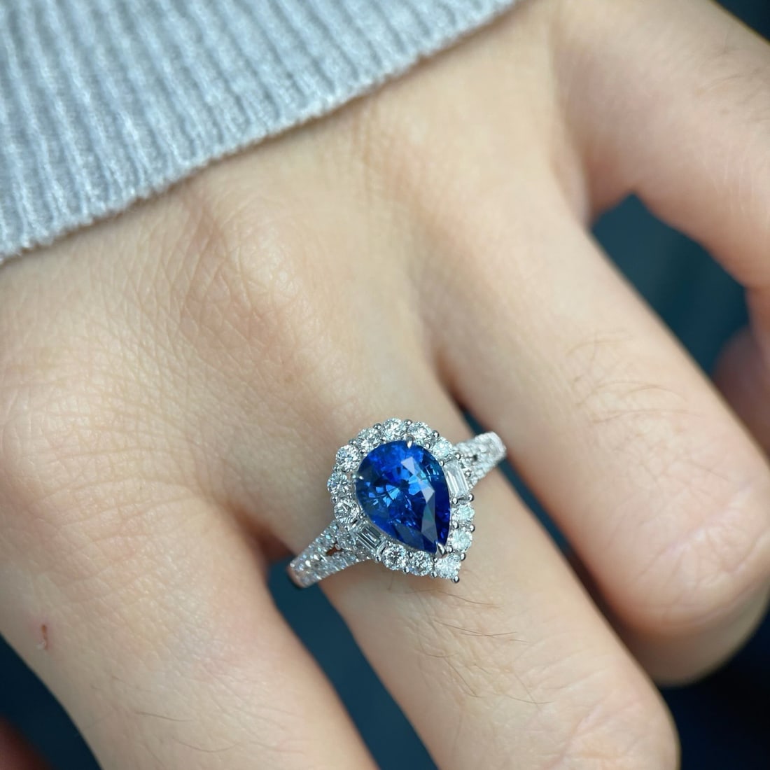 14k Gold 2.1 Ct Natural Sapphire & Diamond Ring - 4