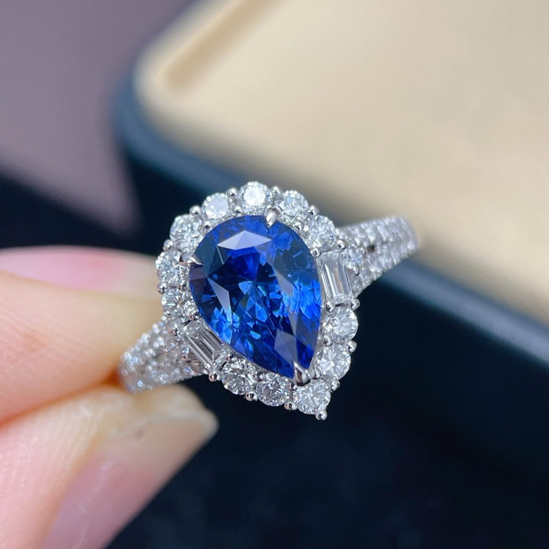 14k Gold 2.1 Ct Natural Sapphire & Diamond Ring - 7