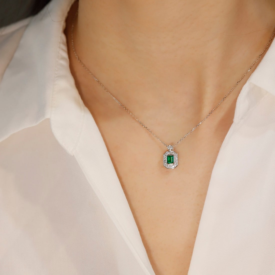 14k Gold 0.45 Ctw Vivid Green Natural Emerald & Diamond Necklace - 2