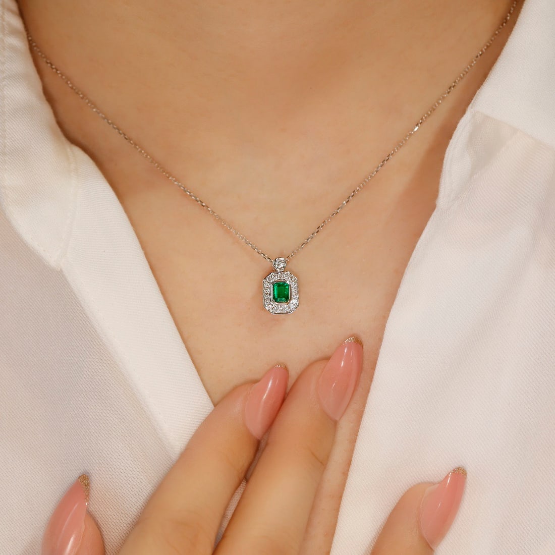 14k Gold 0.45 Ctw Vivid Green Natural Emerald & Diamond Necklace - 3