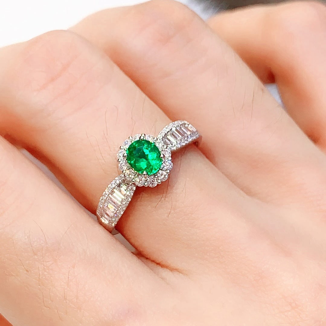 14k Gold 0.87 Ctw Vivid Green Natural Emerald & Diamond Ring - 2